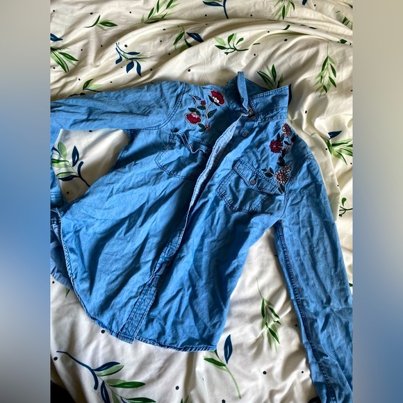 Button up Shirt - Picture 1 of 2